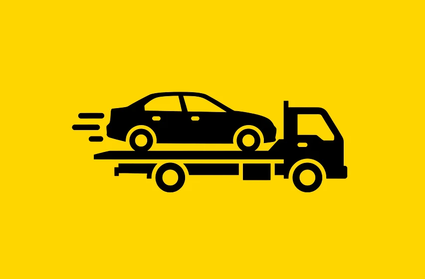 Caminhão-plataforma da Plataforma 77 carregando um carro em rua de São Paulo